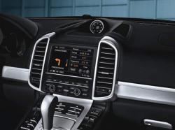 ���������������� ����� Porsche Communication Management (PCM) � ������������� ������� � CD-/DVD-���������� 95804490146