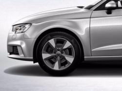 Оригинальный колесный диск R17 для Audi A3 Sportback (8V) - 5 лучей "стрелки" (8V0601025DQ)