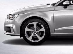 Оригинальный колесный диск R18 для Audi A3 Sportback (8V) - 5 лучей (8V0071498ALT7)